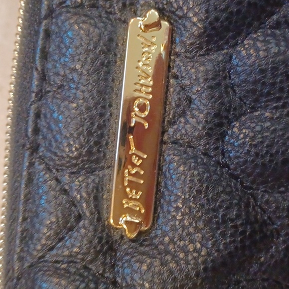 Betsey Johnson Quilted Black Heart Cylinder Travel Zipper Clutch/Cosmetic Bag - Picture 2 of 9